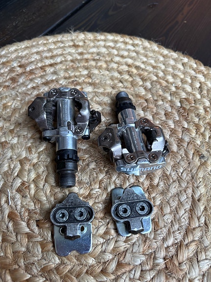 Shimano PD-M520 SPD-SL polkimet + klossit