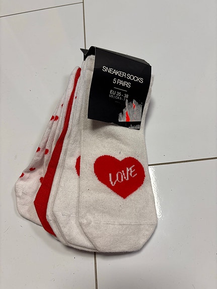 Lasten sneaker-sukat koko 35 sydänkuviolla tytöille