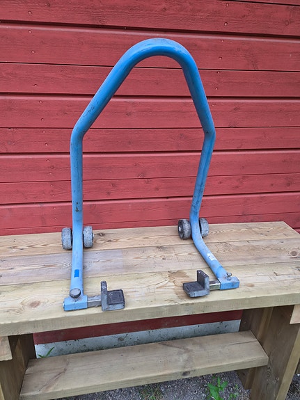 Moottoripyörän huoltopukki