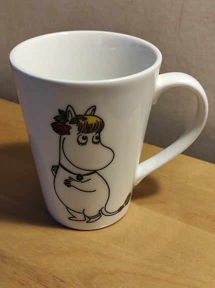 Muumimuki Moomin, Niiskuneiti ja Muumipeikko. Uusi.