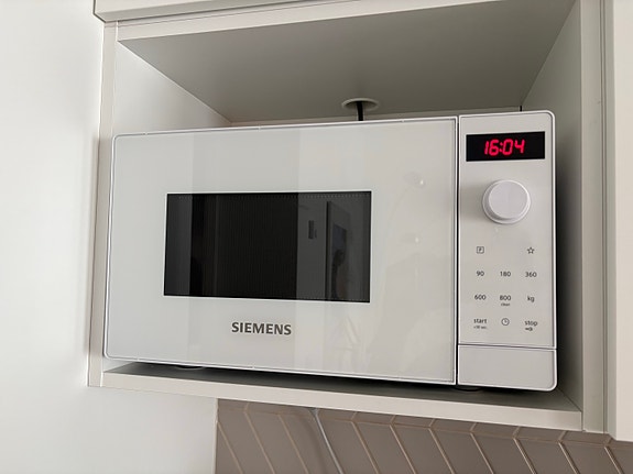 Varattu Siemens iQ300 FF023LMW0 mikroaaltouuni