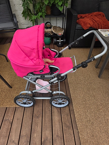 BRIO nukenvaunut pinkki