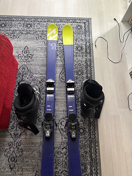 Völkl laskettelusukset ja monot