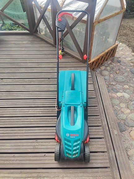 Bosch Rotak 32 sähkökäyttöinen ruohonleikkuri