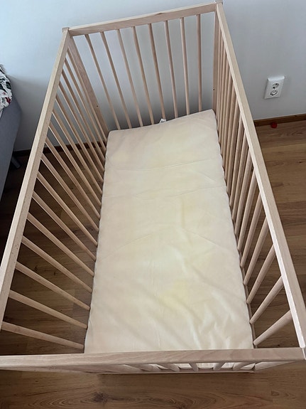 IKEA pinnasänky puunvärinen