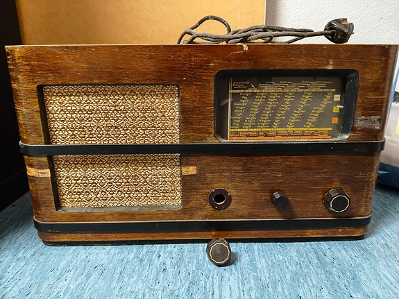 Vanha putkiradio – Philipsin putket – keräilyyn tai kunnostukseen