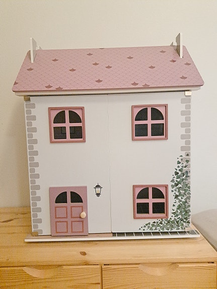 Vähän käytetty nukkekoti
