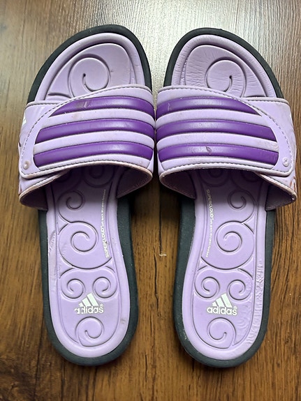 Adidas sandaalit