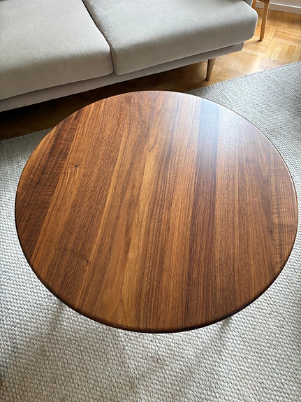 Carl Hansen & Søn sohvapöytä pähkinä Ø78 CH008 (ovh. 3500 eur)