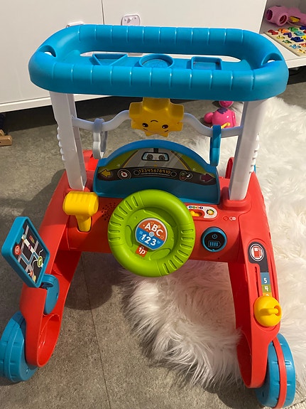Fisher-Price leikki-auto ratilla ja äänillä
