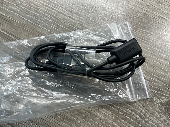 Suunto Eon Core sukellustietokoneen aito Suunnon lataus/tiedonsiirto kaapeli