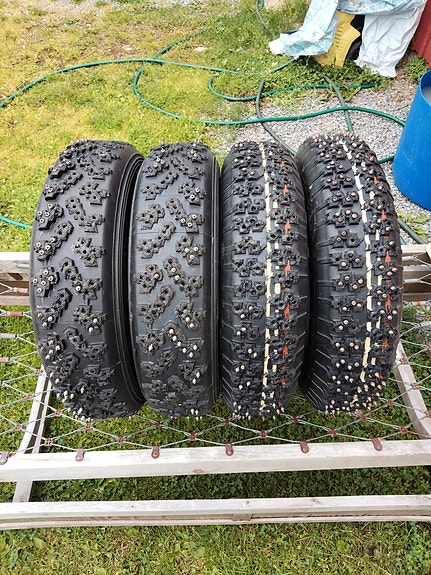 4 kpl huonoja 15" piikkirenkaita