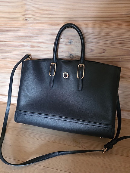 Tommy Hilfiger laukku