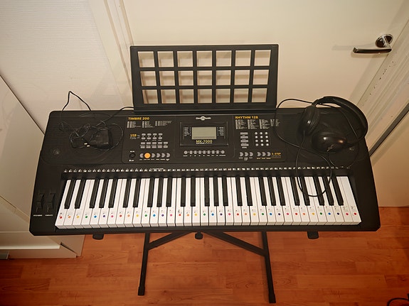 Gear4music MK-7000 kosketinsoitin säädettävällä jalalla