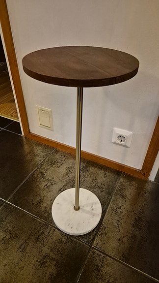 Pieni pyöreä sivupöytä