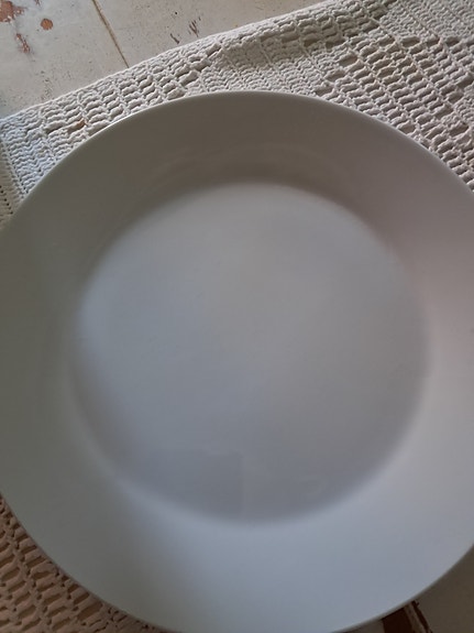 IKEA valkoinen lautanen