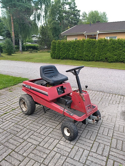 Mtd ajettava ruohonleikkuri