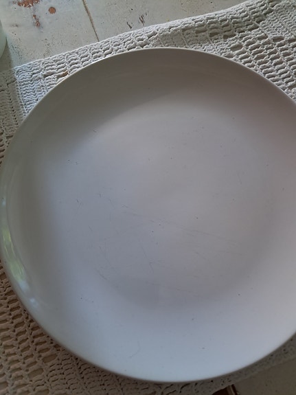 IKEA valkoinen lautanen