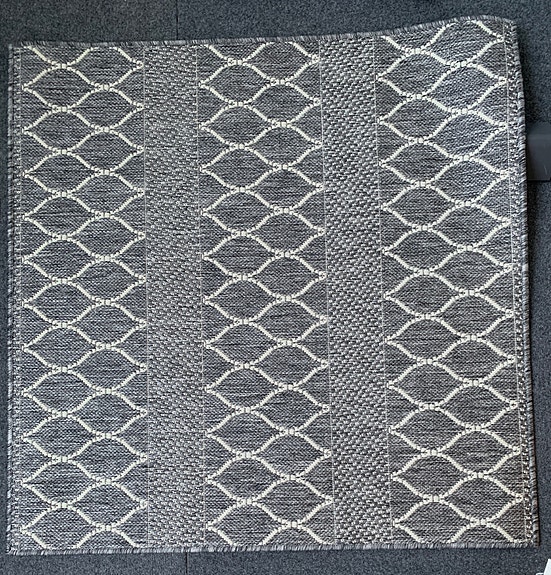 Uusi kumipohjainen matto valkoinen/harmaa 100x100