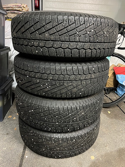 Continental CrossContact Viking kitkarenkaat 215/70 R16