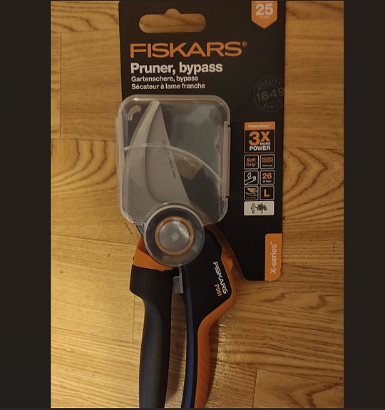 Fiskars Oksasakset - paras malli P961 - laatutuote - Uusi