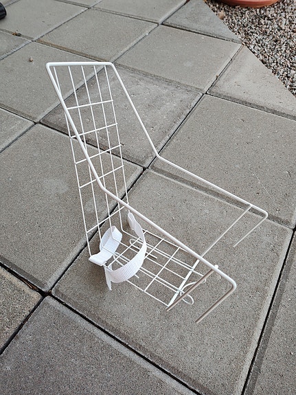 Pyörään kiinnitettävä nuken istuin