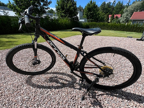 Arinos MTX 3 maastopyörä 26”, 21 vaihdetta, levyjarrut