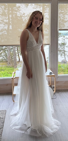 Käyttämätön Bianco hääpuku koko 38