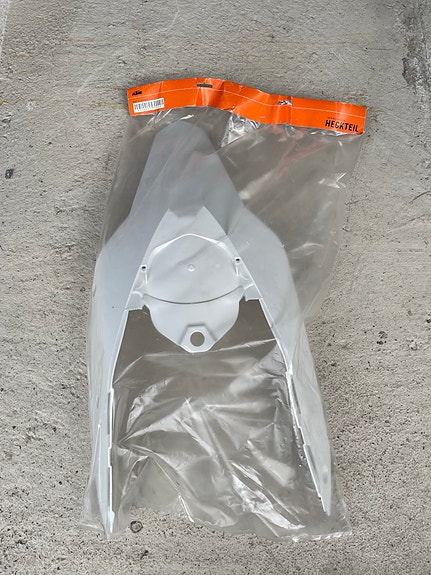 KTM takalokasuoja
