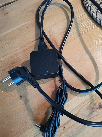 Asuksen kannettavan tietokoneen virtalähde