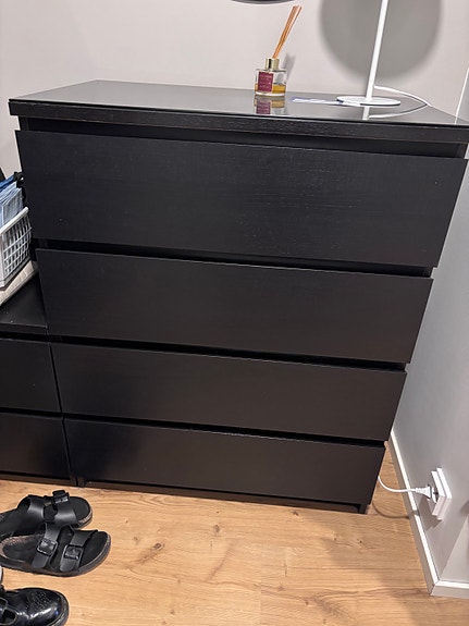 Ikea Malm-lipasto lasilevyllä Varattu!