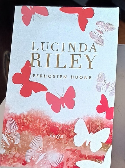 Perhosten huone (Lucinda Riley)
