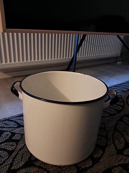 Iso Emalikattila