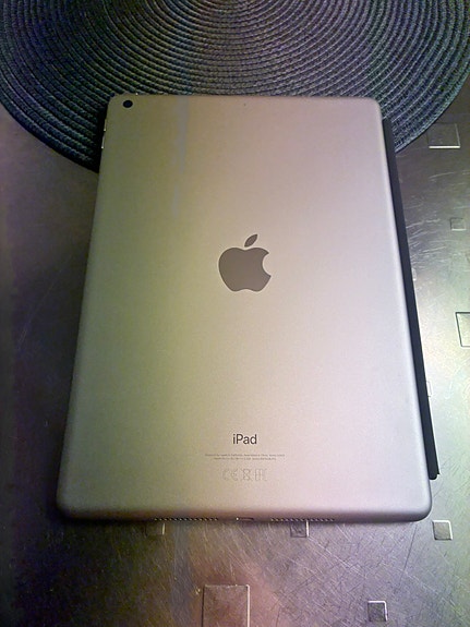 Apple iPad 9th gen Wi-Fi 256Gt + lisätarvikkeet