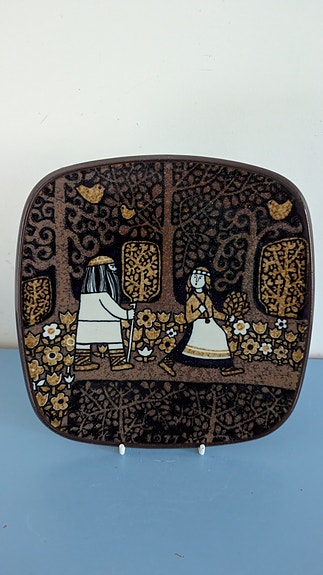 Arabia Kalevala Vuosilautanen 1977 (Raija Uosikkinen)