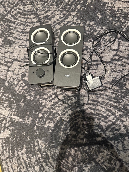 Logitech tietokonekaiuttimet