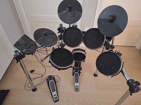 Alesis Surge Mesh Kit -sähkörummut