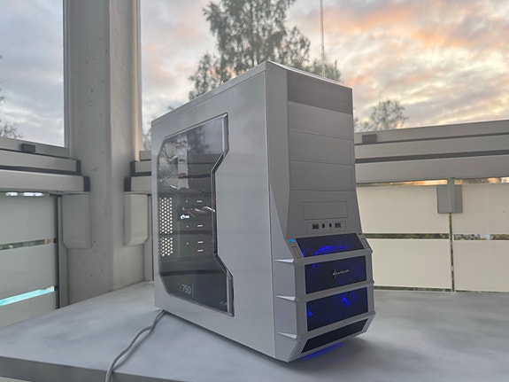 Pelitietokone (i5-6500 / GTX 970 / 16GB RAM / SSD+HDD)