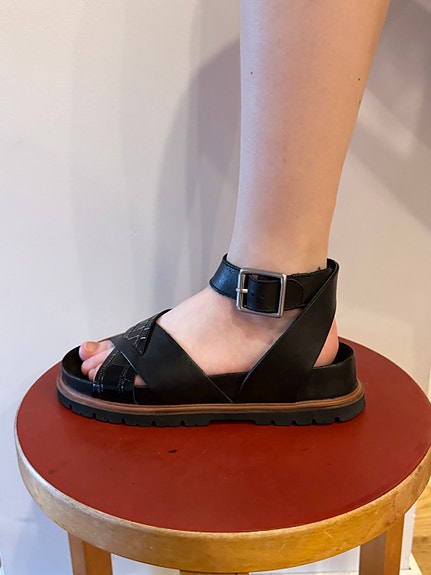 Clarks sandaalit 37,5