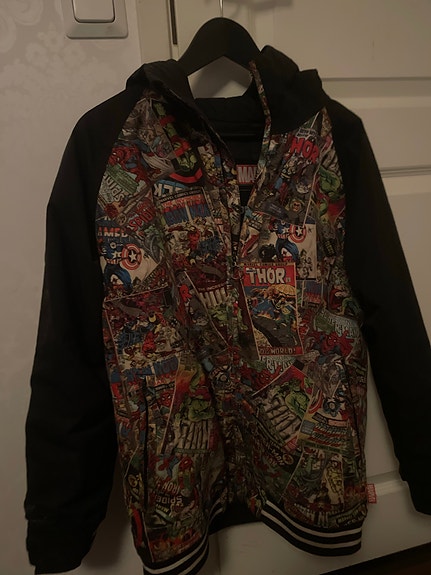Burton x marvel lasten laskettelutakki
