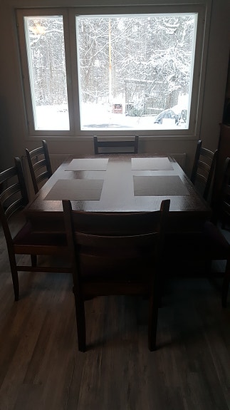 Vanha ruokailuryhmä, pöytä ja 6 tuolia