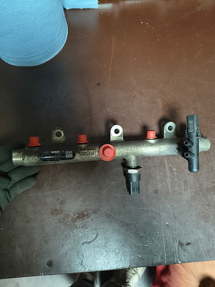 Bosch polttoainekisko peogeot 206 turbomalli