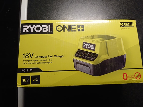 Ryobi one+ 18v 2a laturi