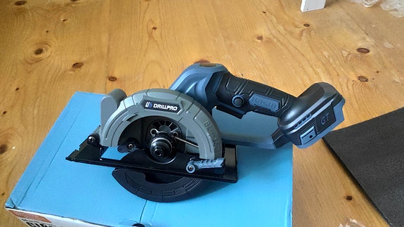 Akkukäsisirkkeli / pyörösaha / Runko / Makita akku.