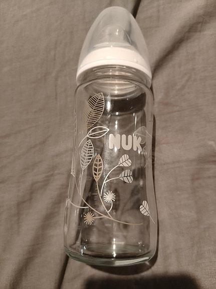 Lasinen Nuk tuttipullo 240ml