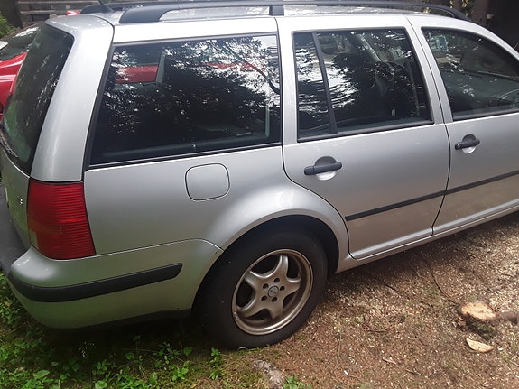 Volkswagen Golf IV 1.6 stw bensiini varaosiksi