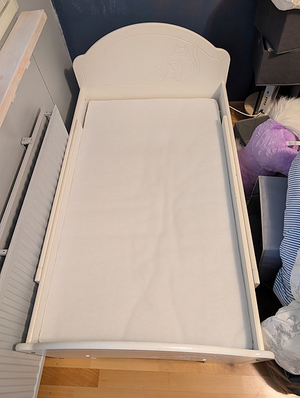Jatkettava lasten sänky 130 - 185 cm + patja
