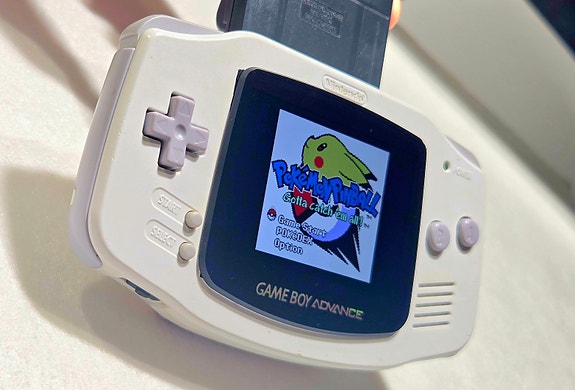 *Super Alennus!* Nintendo Game Boy Advance -pelikonsoli (valkoinen, IPS näyttö)