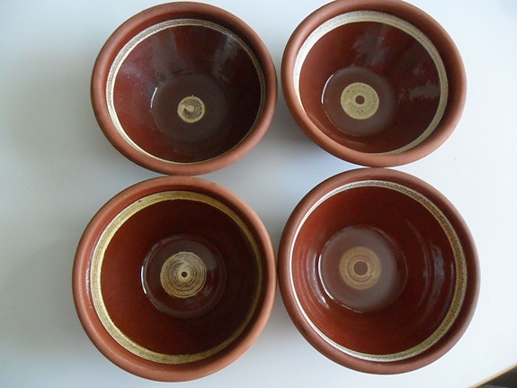 Käyttämättömät Kyyrölän Savi / Uschanoff punasavikulhot, 4 kpl (Koko 17 cm)