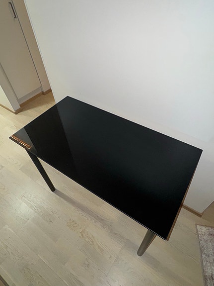 IKEA GLASHOLM lasipöytä 100 x 52 cm – musta lasi